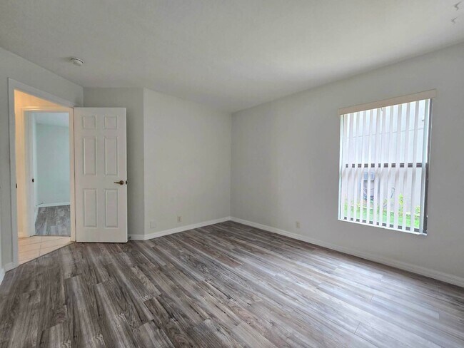 Building Photo - Waterfront home for RENT! 4 bed/2.5 bath