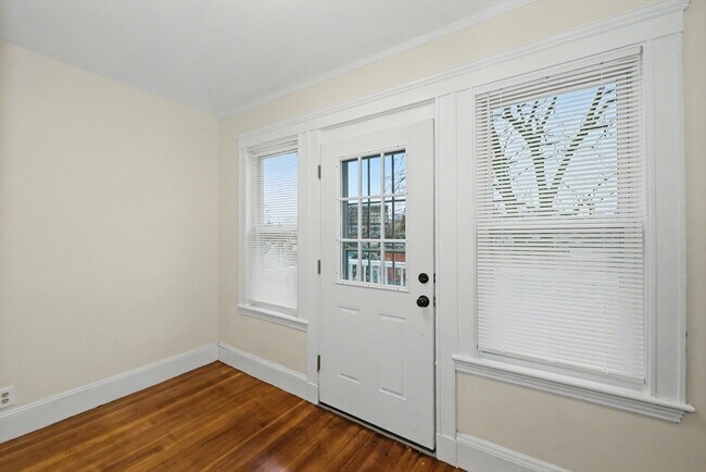 Building Photo - 7 Moraine St