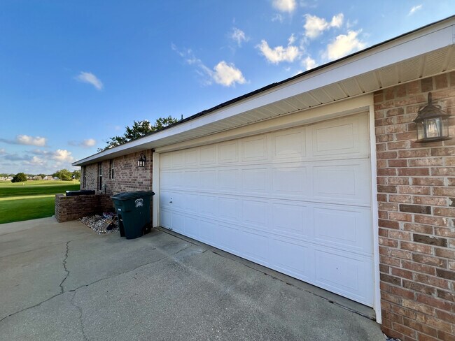 Building Photo - 445 Collinwood Loop