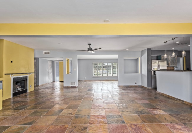 Building Photo - 5722 E Windsor Ave