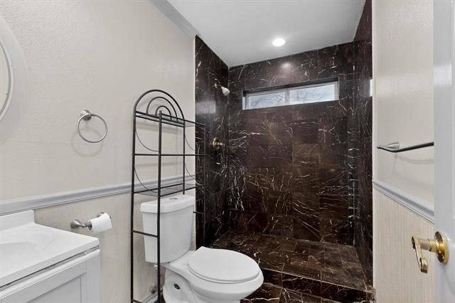 Building Photo - 3925 Brandon Park Dr