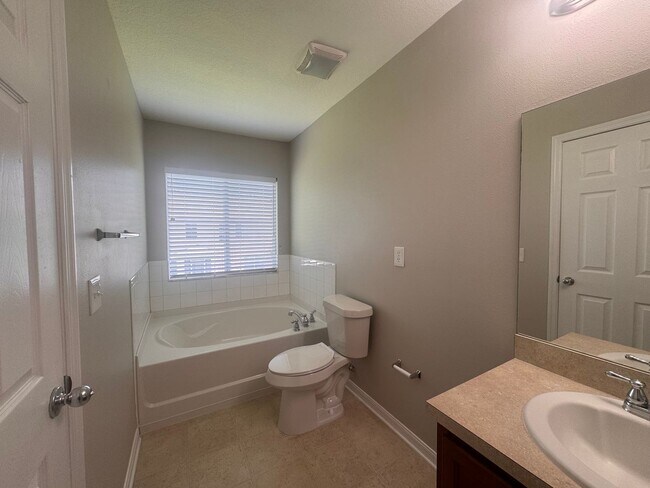 Building Photo - 4580 Limerick Dr