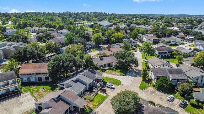 Building Photo - 49 April Point Dr N