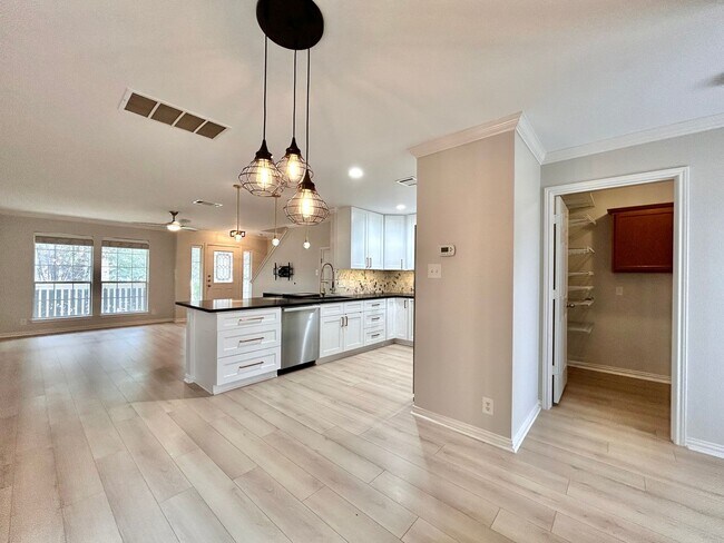 Building Photo - Move-In Ready 3/BR 2.5/BA Home with Spacious Layout & Modern Finishes