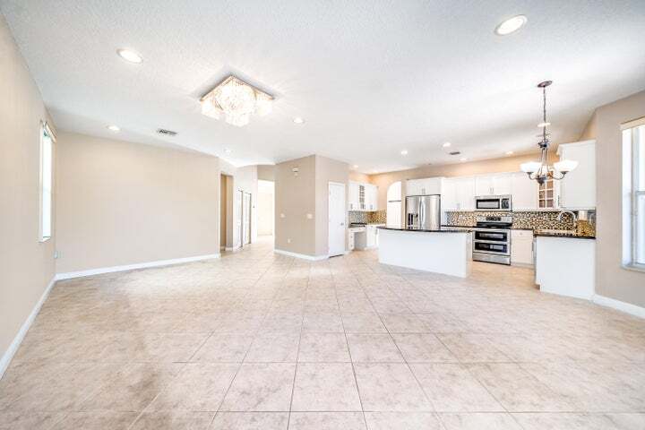 Building Photo - 2324 Simonson Dr