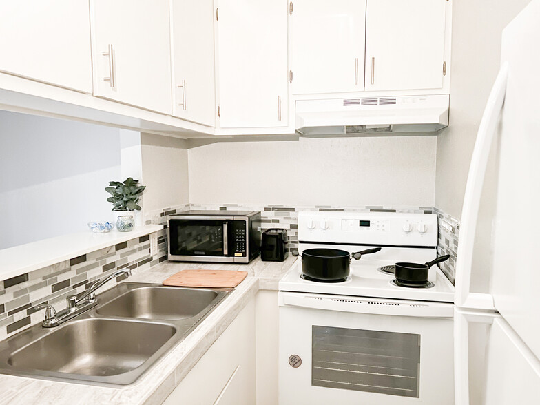 Cook in style in this fully renovated kitchen with new appliances and tile finishes. - 2125 Banita St