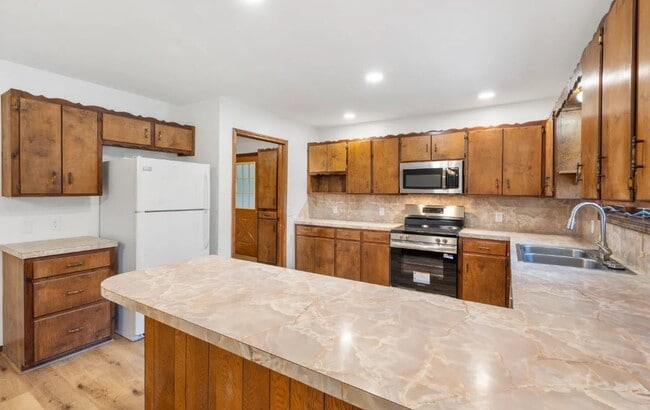 Building Photo - Lake House Rental