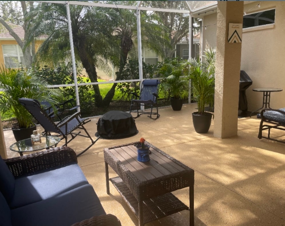 Lanai, relaxing - 1159 Millbrook Cir