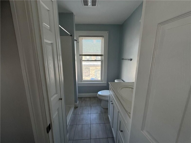 Building Photo - 251 High St