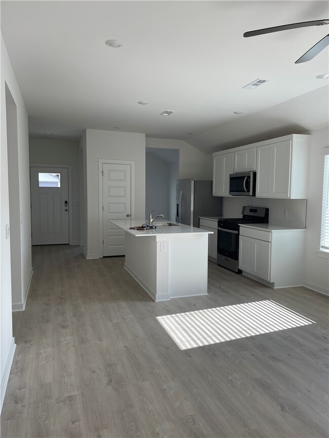 Building Photo - 2650 N Snowball Dr