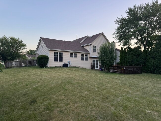 Building Photo - 2404 Kenmore Ct