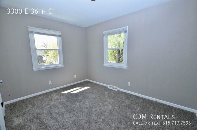Building Photo - Great Duplex!