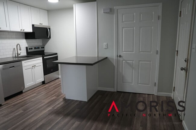 Primary Photo - 308 Park Ave