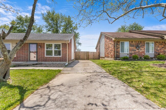 Building Photo - 1576 Springfield Dr