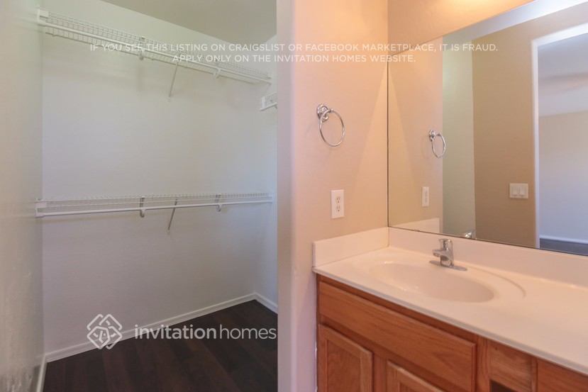 Building Photo - 14313 N 125th Dr