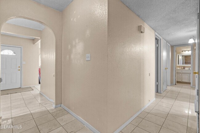 Building Photo - 9304 W Osborne Rd