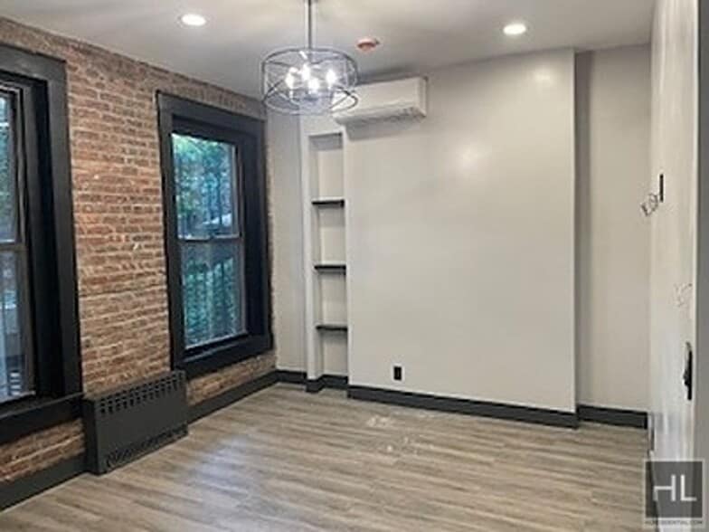 Building Photo - 370 Miller Ave