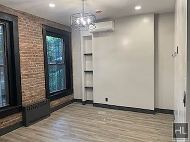 Building Photo - 370 Miller Ave