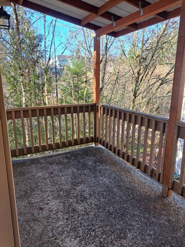 Building Photo - Secluded 5 bedroom Amazing Views Green Space