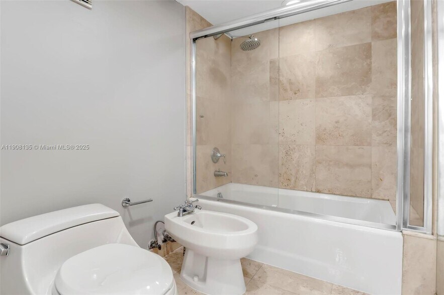 Building Photo - 2333 Brickell Ave