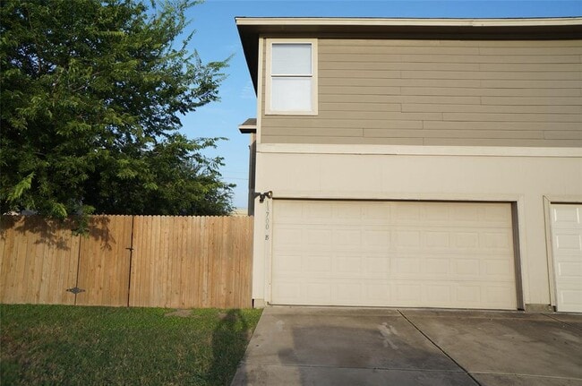 Building Photo - 13700 Harris Ridge Blvd