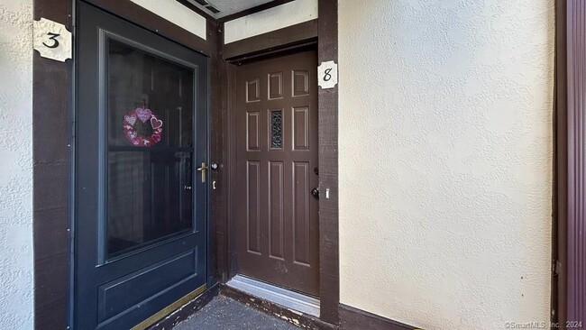 Building Photo - 8 Derby Ct