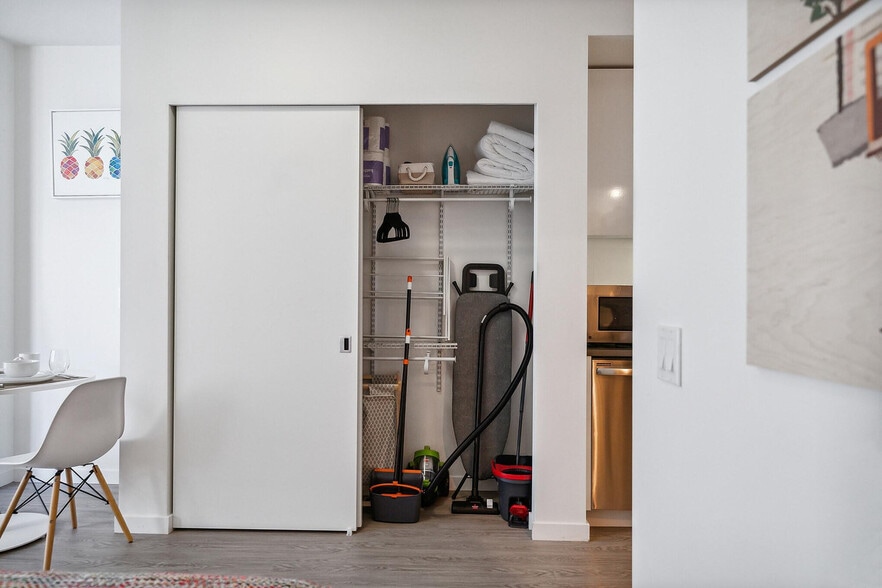 Building Photo - 8 10th St