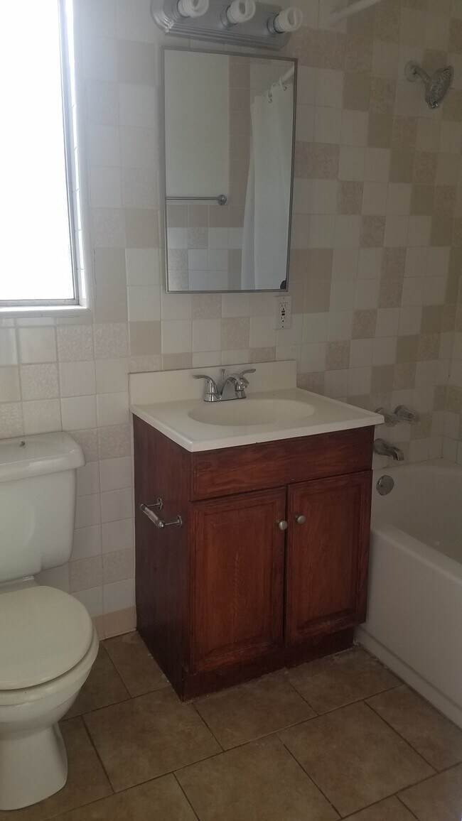 Building Photo - 2535 Kansas Ave