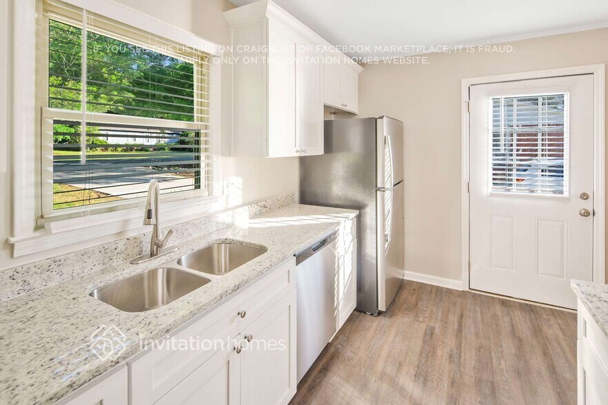 Building Photo - 10645 Stonewall Rd