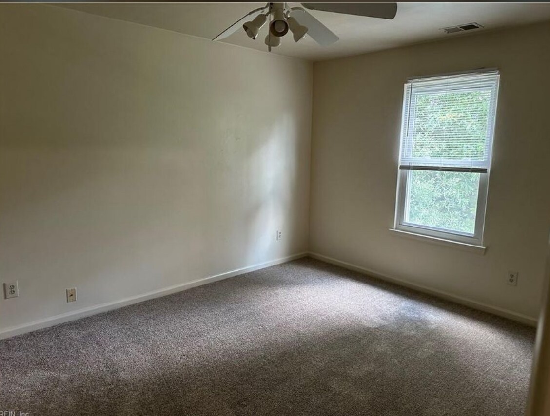 Building Photo - 5897 Glen View Dr