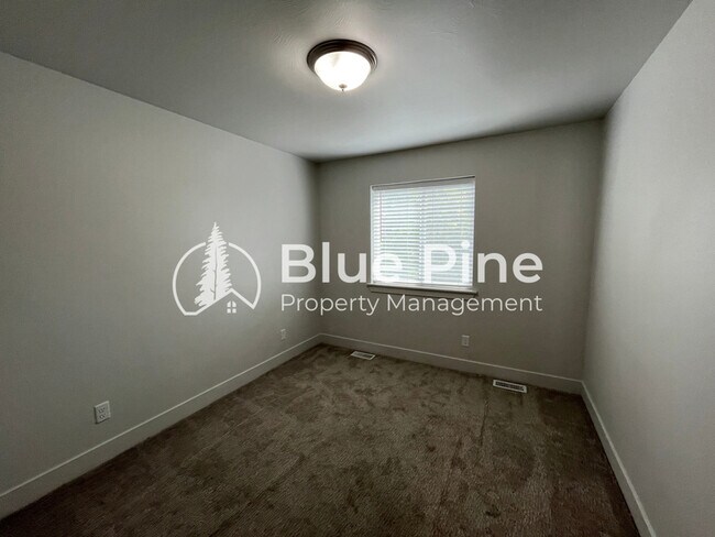 Building Photo - 196 Emery Ln
