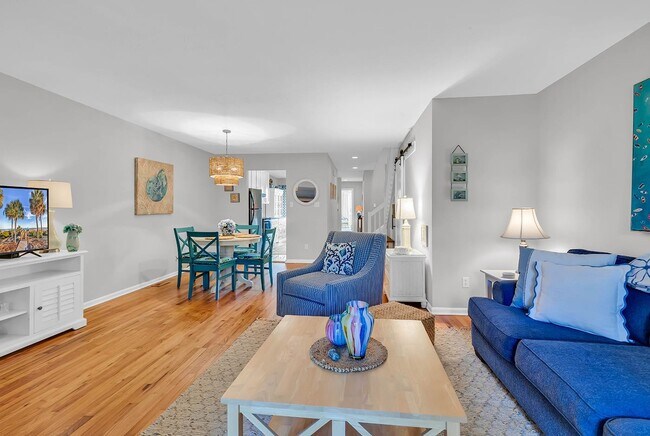 Building Photo - 4000 Fairway Lakes Dr