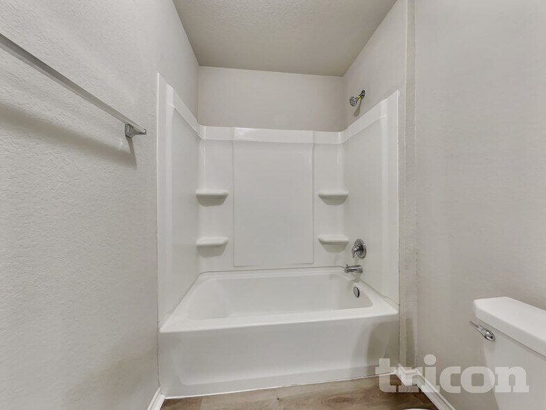 Building Photo - 9727 Marbach Hl