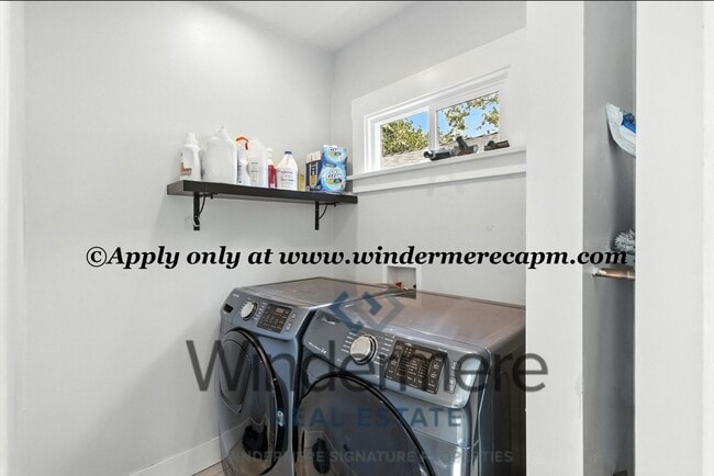 Building Photo - Timeless Modern Luxury 3 bedroom in one of...