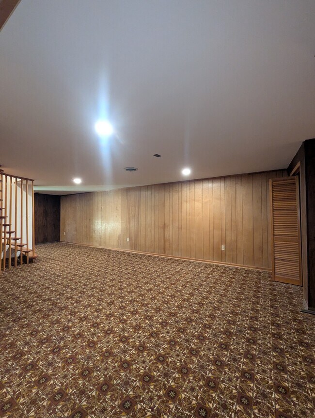 Building Photo - 201 Highland Cir