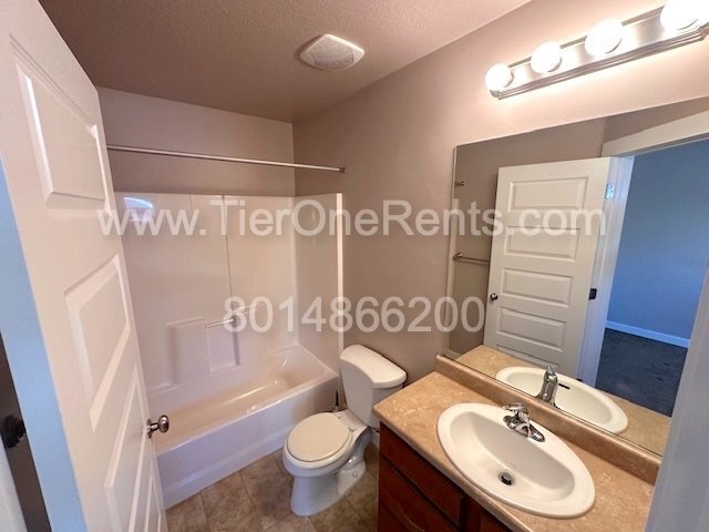Building Photo - Apply this month and enjoy a $500 move-in ...