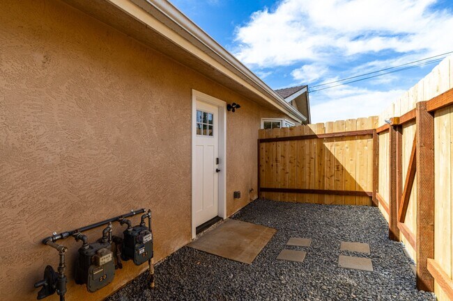 Building Photo - 8122 Melrose Ln