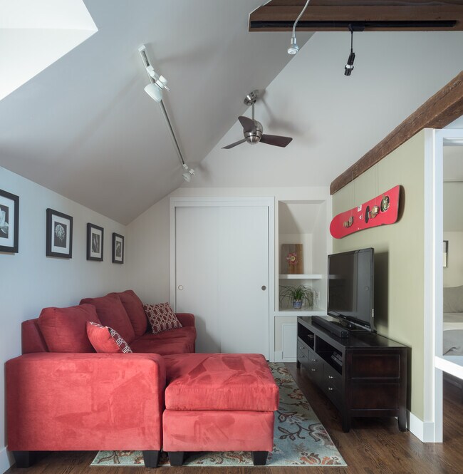 Building Photo - 1044 N Pennsylvania St