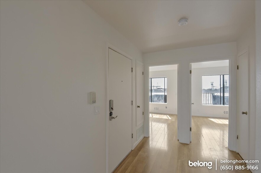 Building Photo - 1475 Hawes St