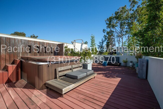 Building Photo - 543 Rose Ave