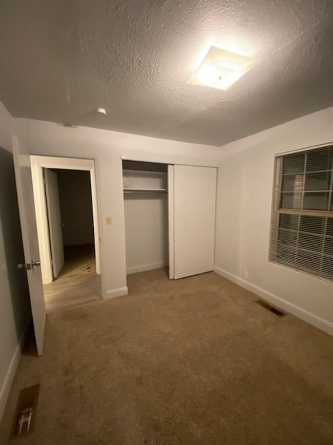 Building Photo - 36 W 250 N