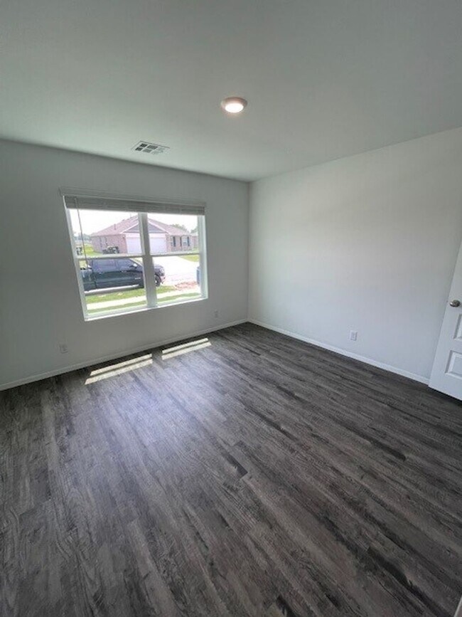 Building Photo - Beautiful new 4 bedroom in Bixby
