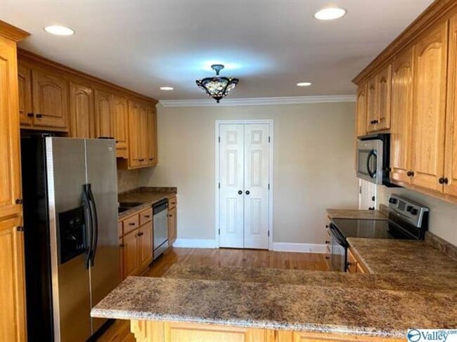 Building Photo - 206 Westchester Ave SW