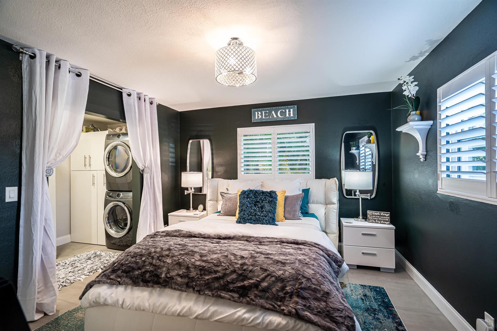 Building Photo - 100 Venetian Dr