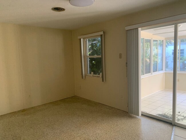 Building Photo - Quaint House in New Smyrna Beach