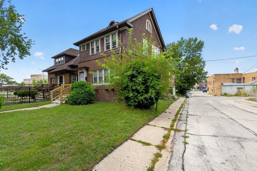 Building Photo - 4139 N 22nd St
