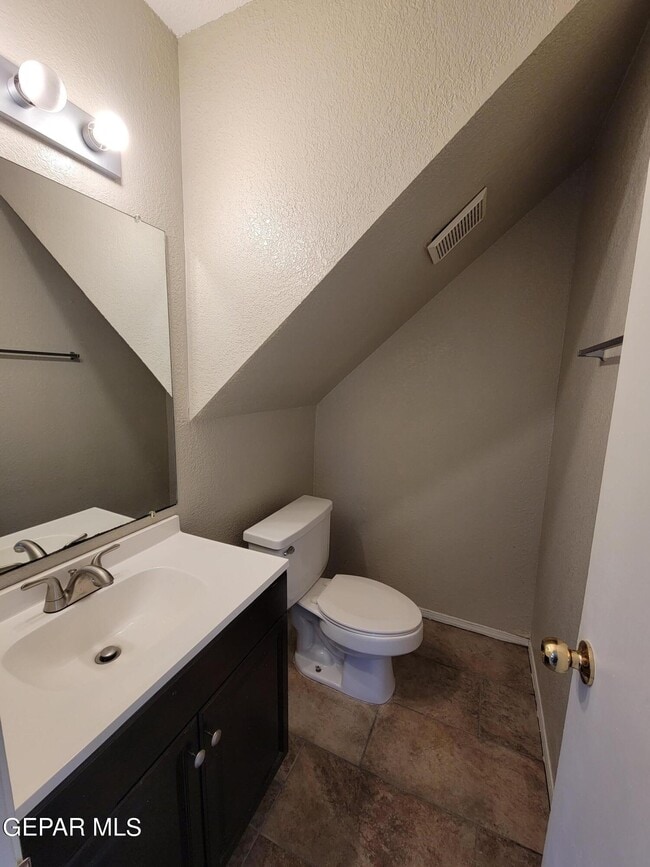 Building Photo - 3200 Mountain Ridge Dr