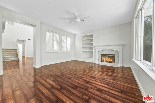 Building Photo - 2909 Venezia Ln
