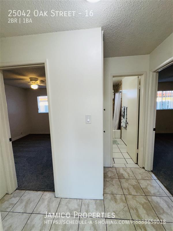 Building Photo - 25042 Oak St