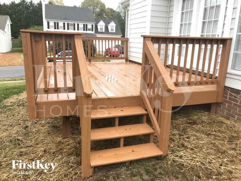 Building Photo - 3300 Dunfield Ct